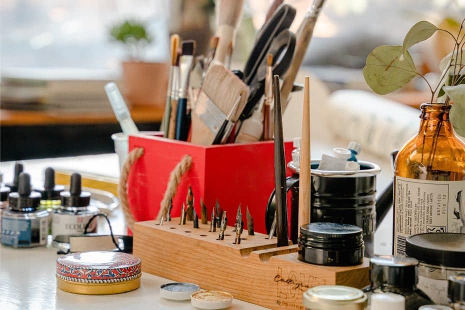 Paint brushes and repair tools